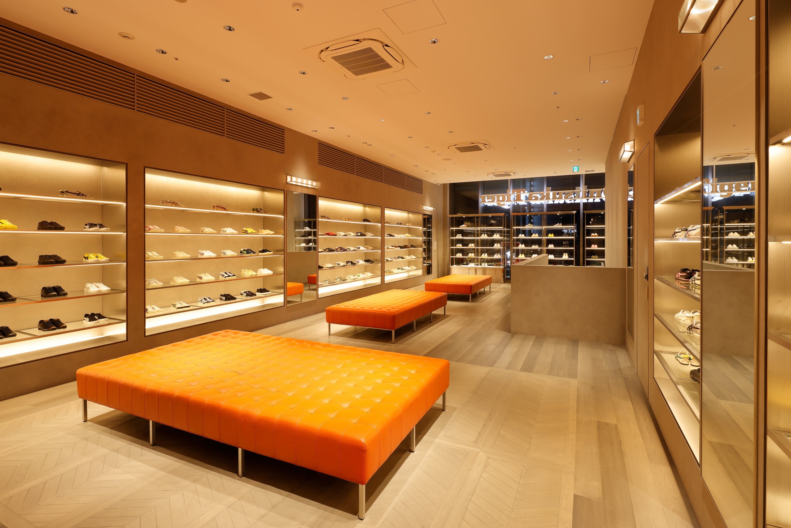 Custom Tiger Location Onitsuka Tiger Ginza - LINE-INC